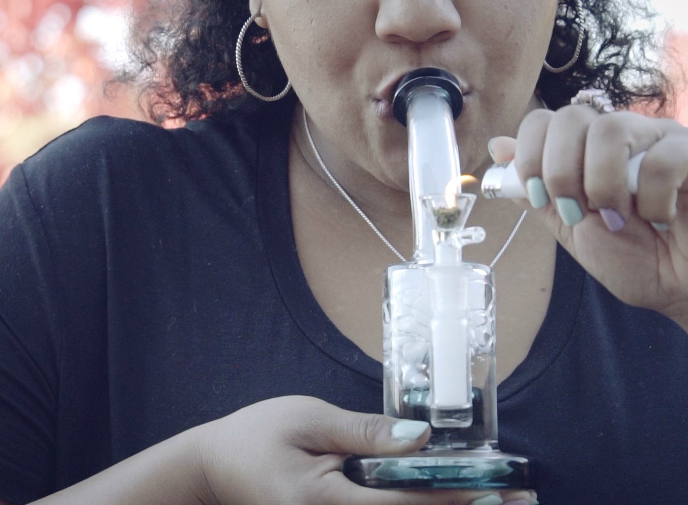 Using Pipes & Bongs to Smoke Medical Marijuana - HelloMD